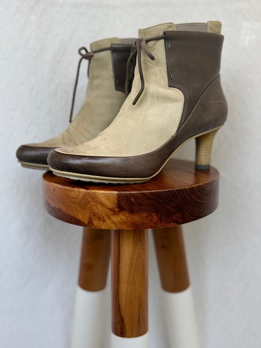 Tsubo Two-Tone Brown and Cream Lace Ankle Boots